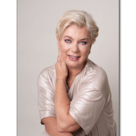 headshot, personal branding, glamorous, what does your headshot say about you